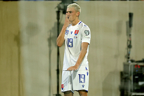 Slovenský záloník Tomá Rigo slaví gól do sít Lucemburska.