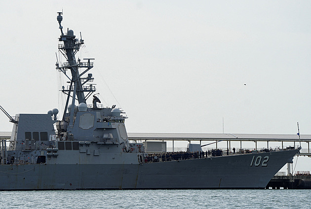 Napětí eskaluje. USA udeřily na další loď v Karibiku, admirál rezignoval