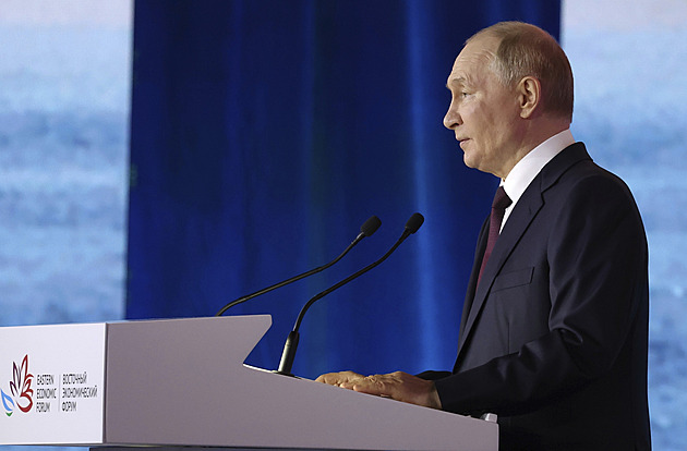 Putinovi psanci dál padají z oken. Přirovnání ke Stalinovi ale nesedí