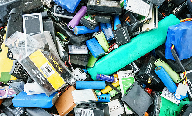 Tužkové baterie se třídí, ty větší z elektrokol a fotovoltaiky jsou problém