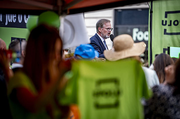 Fialovo „Nikdy neodstoupím, nikdy!“ Premiér se dostává do pozice odmítače výsledku voleb
