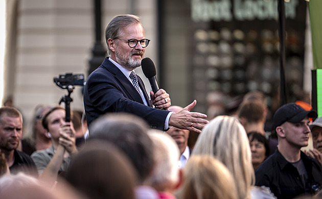 Vláda napříč bloky: chiméra, nebo nutnost? Moudřejší budeme v říjnu