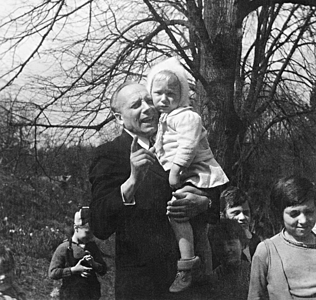 Pemysl Pitter s dtmi v parku