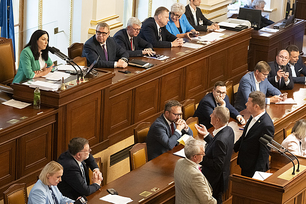 Poslanci zachovali zaměstnanecké benefity, kývli na zákon vrácený Senátem