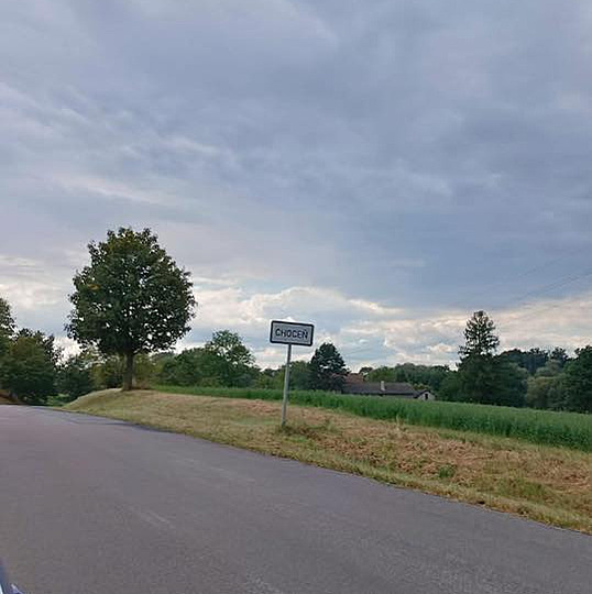 Vtipálek zmátl idie zámnou cedulí v Chocni a ve Vysokém Mýt. (2. záí 2025)