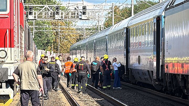 Rychlík usmrtil mezi Libní a Běchovicemi člověka, provoz na koridoru stál