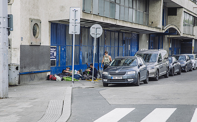 Týrání, nemoci, alkohol. Příběhy bezdomovců, kteří dostali novou šanci