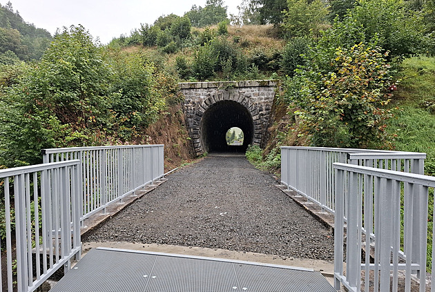 Tunel na nkdejí elezniní trati bude lákadlem hlavn pro malé cyklisty. 2....