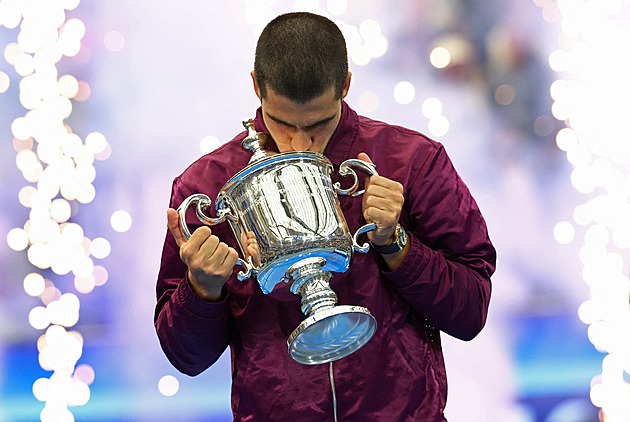 Alcaraz ovládl finále US Open. Trofej dostal od Lendla, místo Sinnera bude jedničkou
