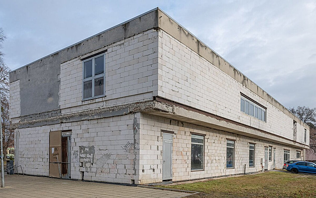 Zchátralou budovu na Slovanském námstí koupí msto Kromí a pestaví ji na...