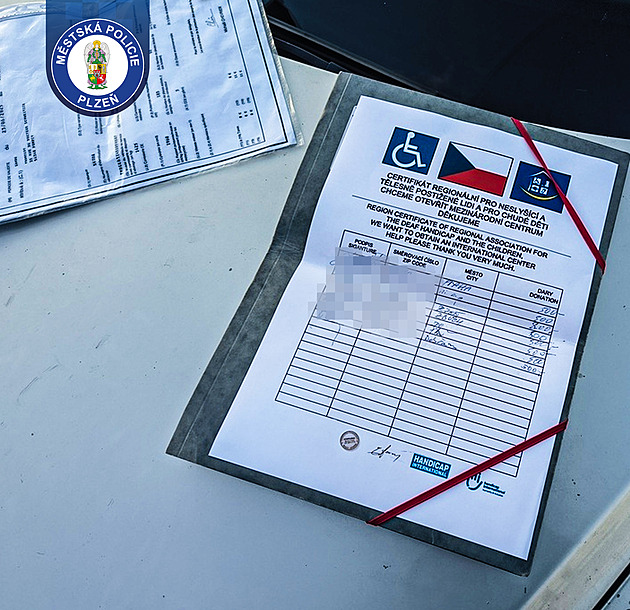 Falená sbírka v Plzni. Ti mui se vydávali za neslyící. (3. záí 2025)