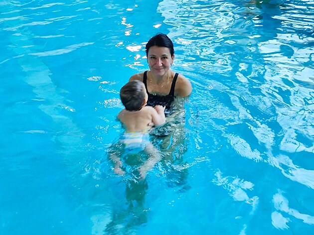 Kouzlo kojeneck�ho plav�n� v Hradci Kr�lov�: radost pro d�ti i rodi�e
