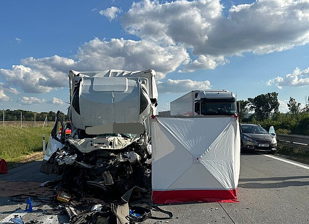 Pi sráce s kamionem na D2 u Brna zemel idi dodávky. (8. záí 2025)
