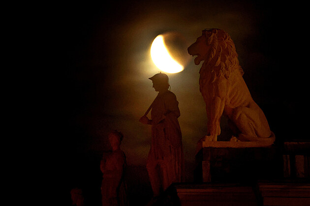 �pln�k zachycen� b�hem �pln�ho zatm�n� M�s�ce nad Mnichovem v N�mecku