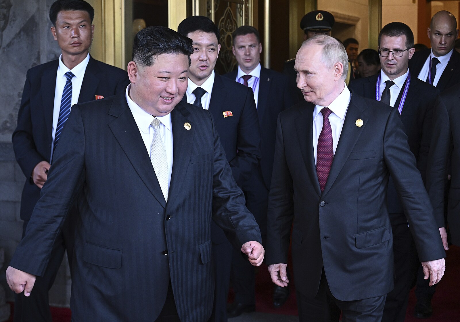 Drahý soudruhu. Kim blahopřál Putinovi k narozeninám, válku na Ukrajině označil za svatou