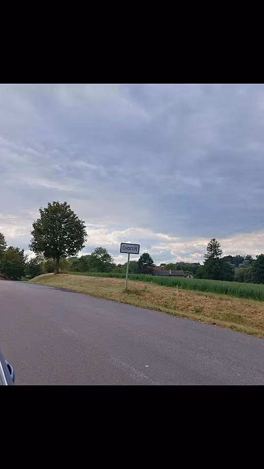Vtipálek zmátl �idi�e zám�nou cedulí v Chocni a ve Vysokém Mýt�. (2. zá�í 2025)