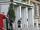 Prask policie zasahuje u nahlen vbuniny v budov Vysok koly...