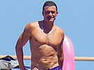 Herec Orlando Bloom letos v lét� vyrazil na dovolenou po Evrop� a na plá�ích...