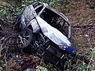 Auto vyletlo ze silnice a zaalo hoet. idie nali mrtvho pod vozem. (2....