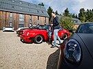 Majitel voz znaky Porsche se pravideln schzej na srazech. Zatm posledn...