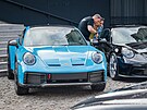 Majitel voz znaky Porsche se pravideln schzej na srazech. Zatm posledn...