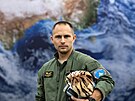 Sthac pilot Ale Svoboda se pipravuje na let do kosmu pod kdly Evropsk...