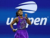 Japonská tenistka Naomi Ósakaová slaví postup do semifinále US Open.