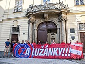 Na jednání brnnského zastupitelstva dorazili fanouci fotbalové Zbrojovky...