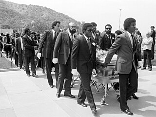 Poh�eb zp�váka Marvina Gaye v Los Angeles 5. dubna 1984