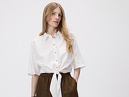 Koile s vázakou v pase psobí mladistv, a navíc dokáe opticky zúit pas....