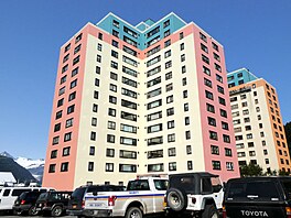 Nejv�t�í obytná stavba celé Alja�ky; jedno z nejmlad�ích sídel ve Spojených...