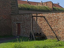 Podobný p�íb�h v sob� nese i Theresienstadt, tedy na�e Terezínská pevnost. Ta...