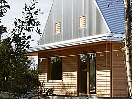 Je malá, tak akorát pro radost. Mezi jinými prázdninovými chatami, kterými je...