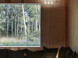 Interiér chaty je oblo�ený borovicovým d�evem. To kontrastuje s chladným...