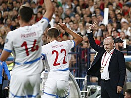 Trenér eských fotbalist Ivan Haek bhem druhého poloasu kvalifikaního...