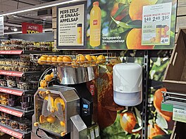 Pro srovnání automat v amsterdamské prodejn Vomar Voordeelmarkt. Tady je cena...