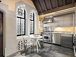 Budova je postavená v roce 1929 v novorenesanním historizujícím slohu.