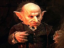 Verne Troyer ve filmu Harry Potter a Kámen mudrc� (2001)