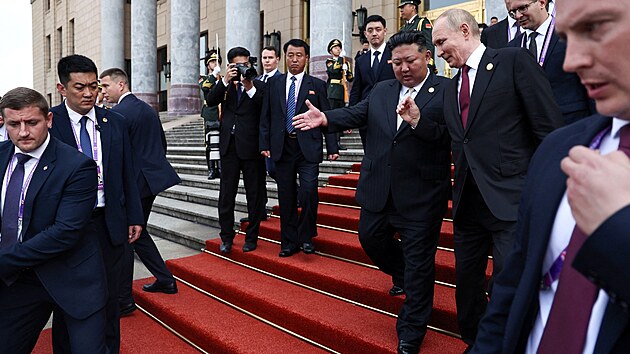 Kim �ong-un a Vladimir Putin se se�li v Pekingu. (3. z��� 2025)