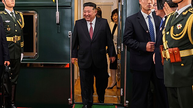 Severokorejsk� v�dce Kim �ong-un dorazil vlakem do ��ny. (2. z��� 2025)