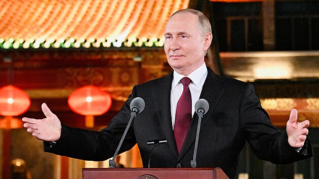 Rusk� prezident Vladimir Putin hovo�� na konci sv� n�v�t�vy ��ny, kde se z��astnil vojensk� p�ehl�dky k 80. v�ro�� konce druh� sv�tov� v�lky. (3. z��� 2025)