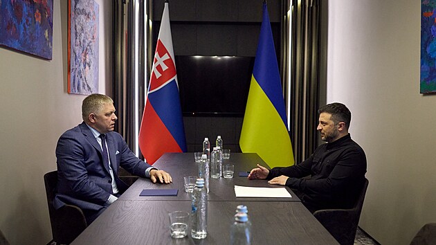 Slovenský premiér Robert Fico se v U�horodu setkal s ukrajinským prezidentem...