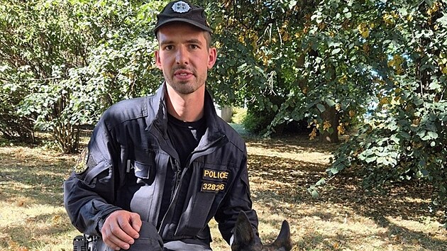 Policejnho psovoda Ondeje Jakub ocenil za jeho pohotovost krajsk policejn editel.