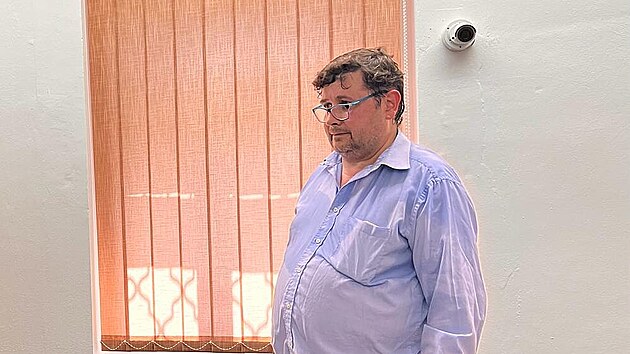 Strojvedouc� Martin Sch�tz v jednac� s�ni Okresn�ho soudu v Teplic�ch. (15. srpna 2023)