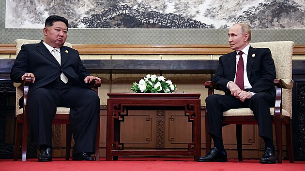 Rusk� prezident Vladimir Putin se severokorejsk�m dikt�torem Kim �ong-unem na bilater�ln�m jedn�n� (3. z��� 2025)