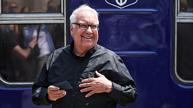 Howard Buffett na nádra�í v Od�se b�hem vernisá�e výstavy Odvaha národa, která...