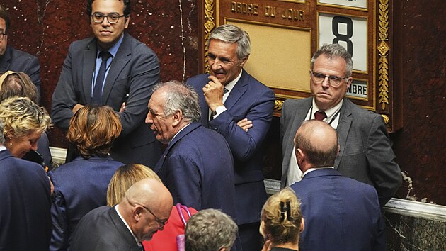 Francouzsk� premi�r Fran�ois Bayrou odch�z� z N�rodn�ho shrom�d�n� pot�, co jeho vl�da nedostala od poslanc� d�v�ru. (8. z��� 2025)