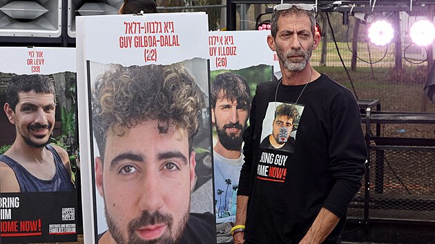 Izraelsk� rukojm� Guy Gilboa Dalal unesen� palestinsk�m teroristick�m hnut�m Ham�s. (5. ledna 2024)