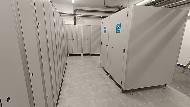 Kryt st jihlavskho akvaparku Vodn rj je pipravena pivtat nvtvnky. Otevela se i s nkolika drobnmi novinkami. Provoz vak bude komplikovat rezervace tdrhovho baznu pro vuku plavn. (2. z 2025)