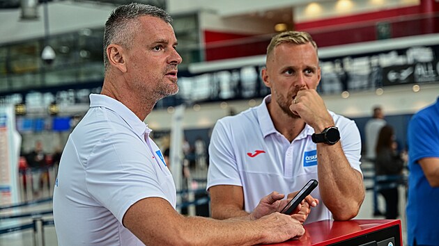 O�t�pa� Jakub Vadlejch a jeho tren�r Miroslav Guzdek odl�taj� na mistrovstv� sv�ta v Tokiu.